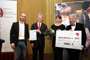 Scheckübergabe Innovationspreis Leben pur 2009