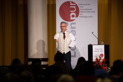 Moderator Rainer Schmidt