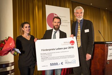 Förderpreisträgerin 2016 Stefania Calabrese - überreicht durch Gerhard Grunick und Prof. Harald Bode
